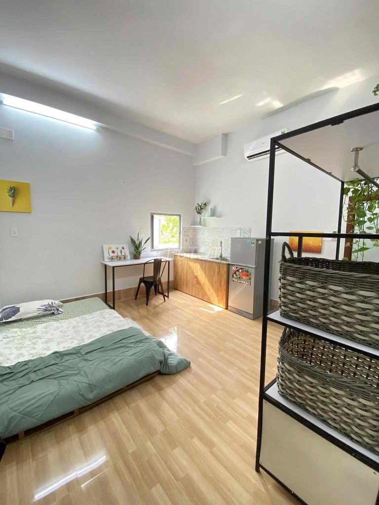 Студия со световым окном на Хо Ван Хюэ, лифт, парковка