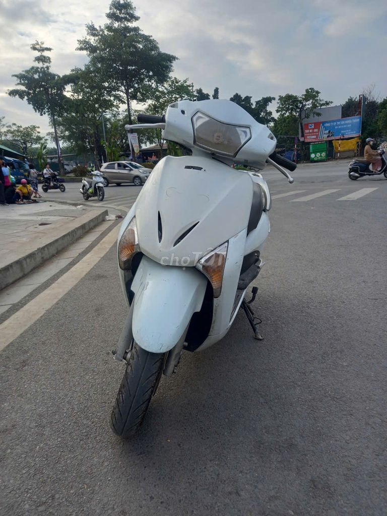 Bán xe Piaggio Libertyie mầu trắng chính chủ. Mua bán Xe máy tại Quận Hoàng Mai Hà Nội được đăng bởi Nguyễn Hải Quỳnh hình 6