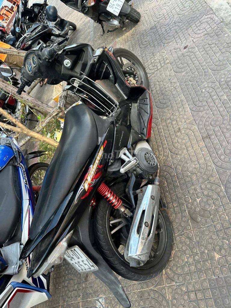 Suzuki Hayate. Ngoại hình còn đẹp, dàn áo liền lạc. Mua bán Xe máy tại Thành phố Cà Mau Cà Mau được đăng bởi Điện máy Cà Mau hình 2