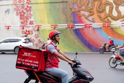 TUYỂN NHÂN VIÊN GIAO HÀNG CHẠY THỜI VỤ