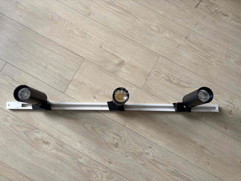 Đèn rọi 1m 3 bóng 20W Đen. Mua bán Đèn tại Quận Bình Tân Tp Hồ Chí Minh được đăng bởi Phan Điệp hình 1