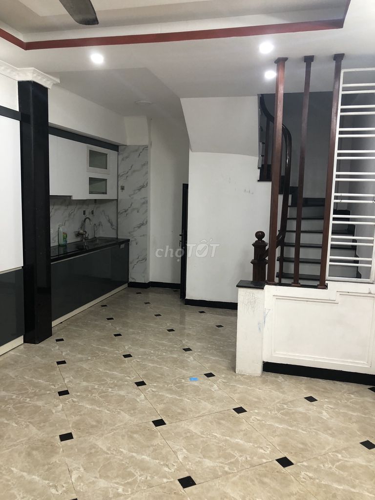 Nhà Tam Trinh - Yên Sở, 30m2 5 tầng, 4 tỷ X