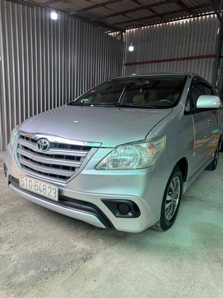 Toyota Innova 2015 механика серебристый