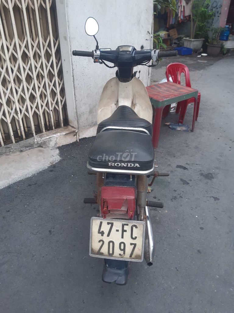 Cần bán xe cup 82 Honda 50 như hình. Mua bán Xe máy tại Quận 6 Tp Hồ Chí Minh được đăng bởi Kim Thoa hình 1