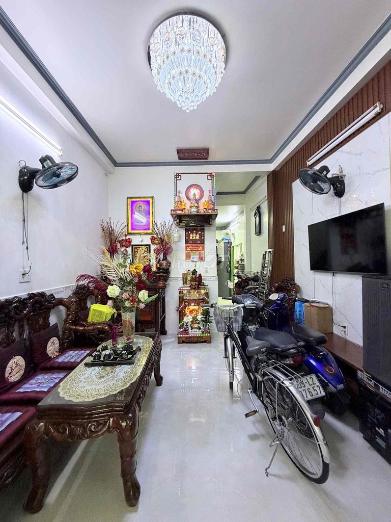 nhà 4 tầng mới chính chủ đang ở . chủ thiện chí bán . giá tốt