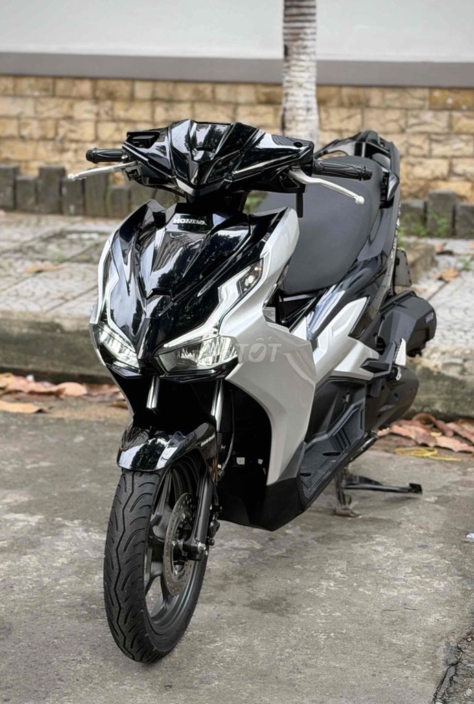 Honda AirBlade 4val 125 T12/2024, чёрный глянец серебро