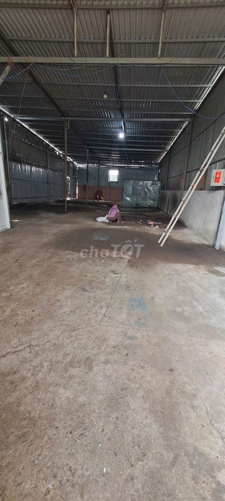 Cho Thuê Kho Xưởng 200m2 Điện 3 Pha Sân Rộng Gần Ngã 3 Cây Điệp