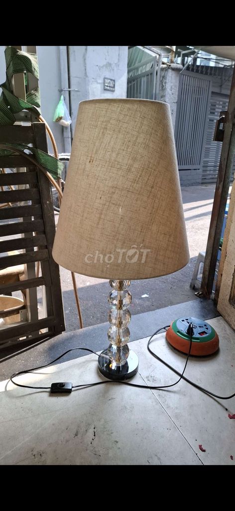 Đèn bàn pha lê màu trắng. Mua bán Đèn tại Quận 4 Tp Hồ Chí Minh được đăng bởi  mr thắng second  hình 1