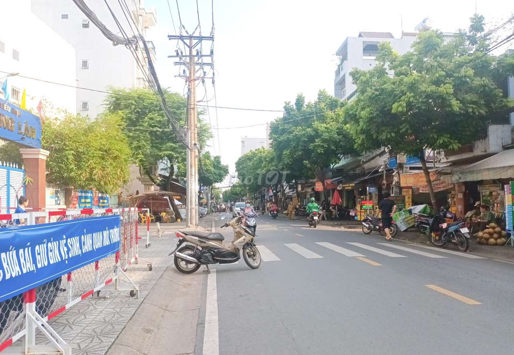 Bán nhà Âu Dương Lân, hẻm xe hơi, ngay chợ Rạch Ông, hoàn công đủ