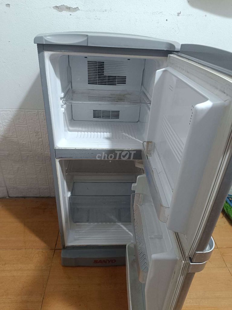 Mình thanh lý tủ lạnh sanyo 120L hàng mới sạch đẹp