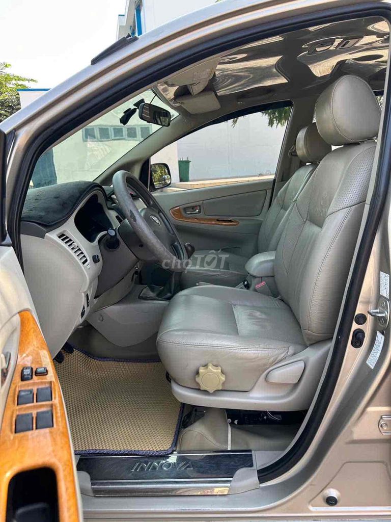 Toyota Innova 2011 Vàng cát 106.236 km. Mua bán Ô tô tại Huyện Củ Chi Tp Hồ Chí Minh được đăng bởi Nguyễn Văn Đạt hình 10