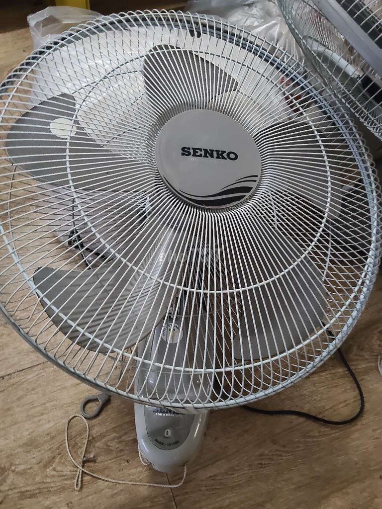 Quạt treo tường Senko Xám ( còn mới). Mua bán Quạt tại Thành phố Nha Trang Khánh Hòa được đăng bởi xuanmai dao hình 1