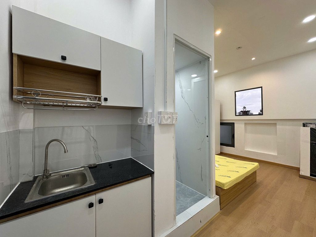 STUDIO CỬA SỔ TRỜI RỘNG SIÊU THOÁNG NGAY KHU K300 LOTTE CỘNG HÒA