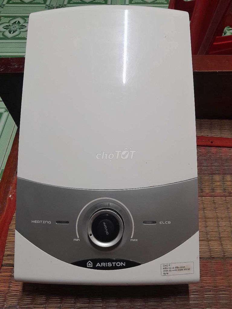 Máy tắm nước nóng Ariston 4500w không bơm