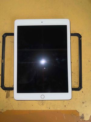 ipad pro 9.7 mới 99,9% zin ken. Mua bán Máy tính bảng tại Thị xã Tân Uyên Bình Dương được đăng bởi Mr D