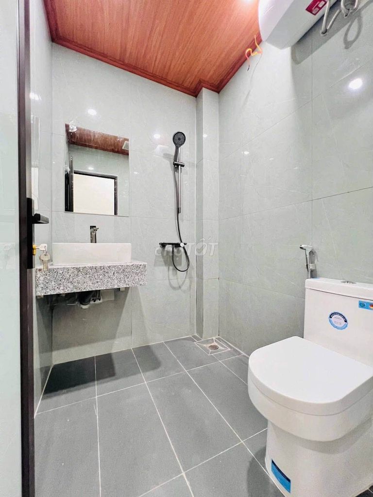 Nhà mới 259 Vĩnh Hưng, ban công thoáng mát