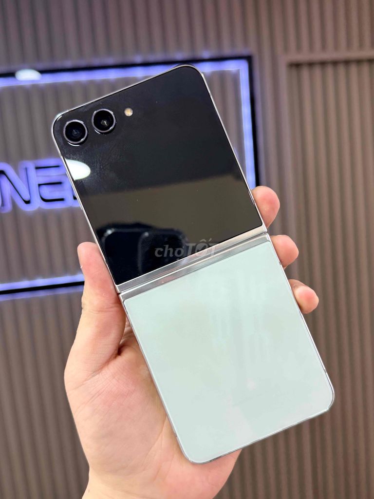 Samsung Galaxy Z Flip 5. Mua bán Điện thoại tại Quận 3 Tp Hồ Chí Minh được đăng bởi Nguyễn Văn Tài hình 1