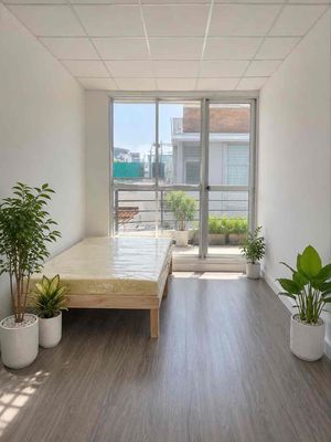 Phòng ban công giá rẻ wc riêng lầu 3
