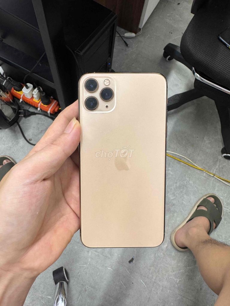 Apple iPhone 11 Pro Max 64GB Vàng Đã sử dụng. Mua bán Điện thoại tại Quận Nam Từ Liêm Hà Nội được đăng bởi Nhật Quang hình 1