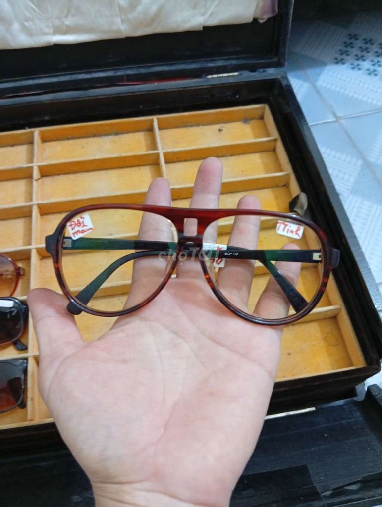 Kính mắt Unisex nhựa màu Nâu. Mua bán Phụ kiện thời trang khác tại Huyện Phúc Thọ Hà Nội được đăng bởi Hoàng Duy Được hình 1