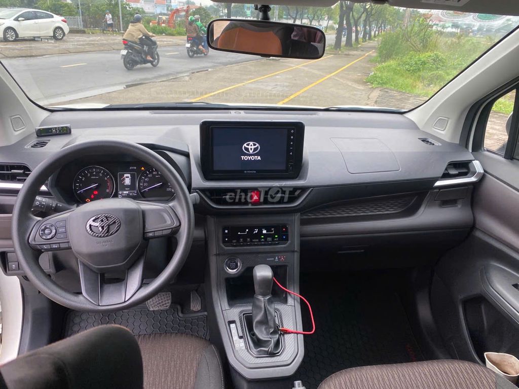 Toyota Avanza Premio 2024 CVT màu trắng 20.100 km. Mua bán Ô tô tại Quận Tân Phú Tp Hồ Chí Minh được đăng bởi VĂN CHINH hình 8