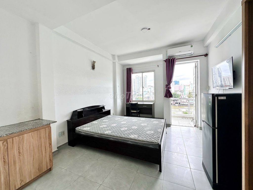 Studio Full Nội thất giá mềm, Ban công riêng sát Lotte Mart Quận 7