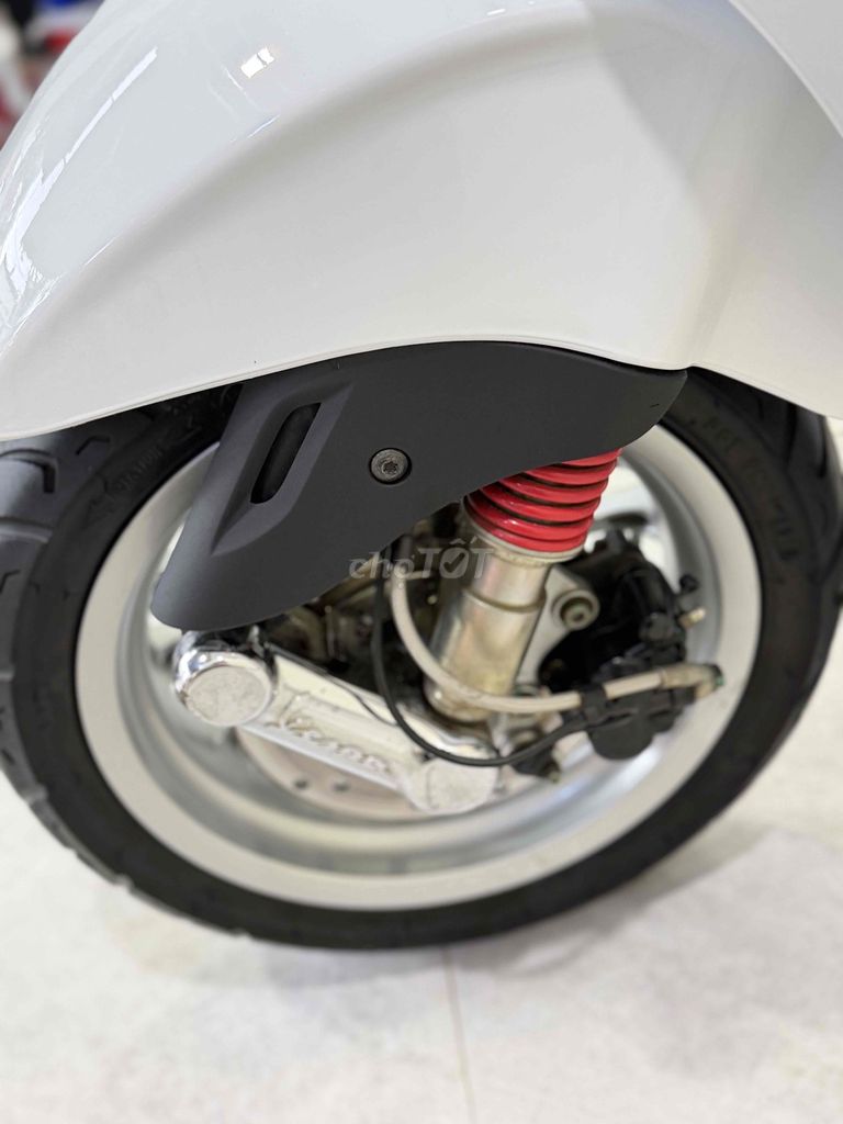 Vespa iget 2018 Trắng phố B2 - 10 Triệu lấy xe. Mua bán Xe máy tại Thành phố Buôn Ma Thuột Đắk Lắk được đăng bởi Nguyễn hoàng Anh hình 6