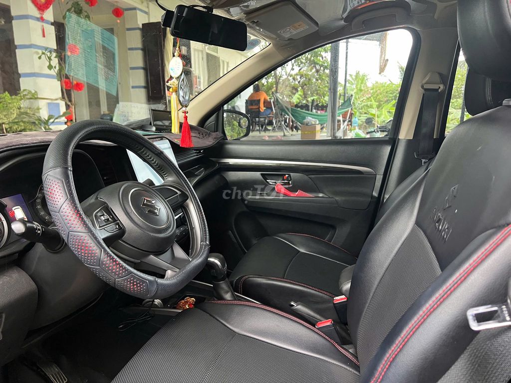 Suzuki XL7 2022 Черный 51 500 км 7 мест