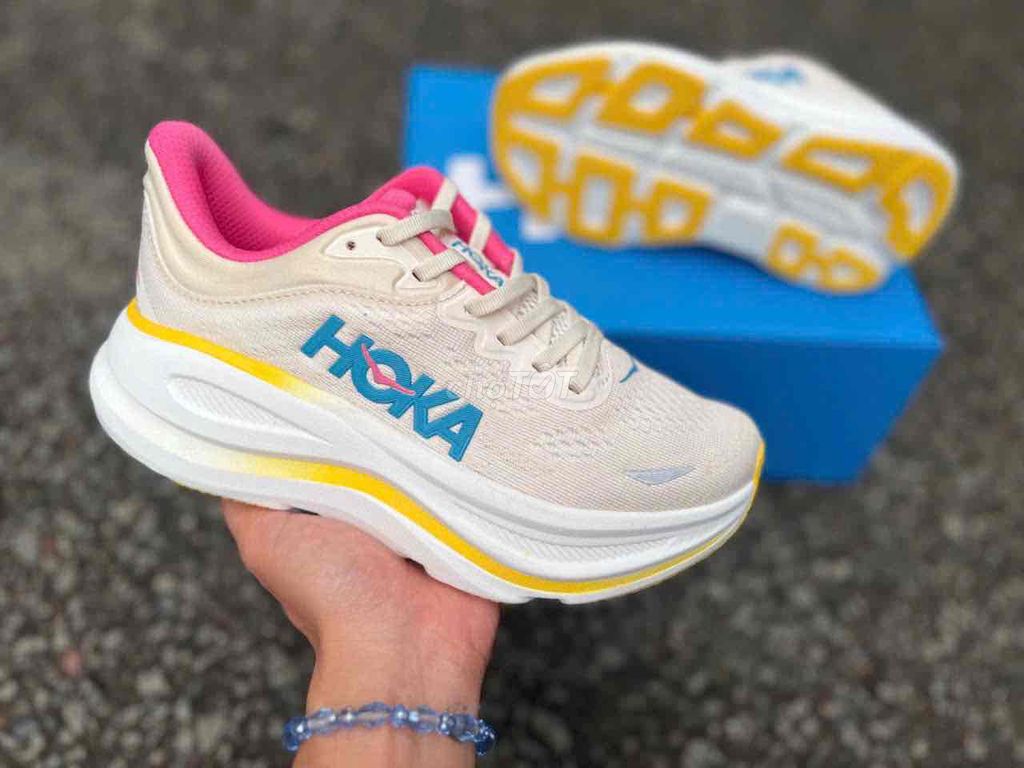 Giày chạy bộ Hoka Bondi 9 Nữ Trắng, Hồng, Vàng. Mua bán Giày dép tại Huyện Bình Chánh Tp Hồ Chí Minh được đăng bởi Le Ly hình 1