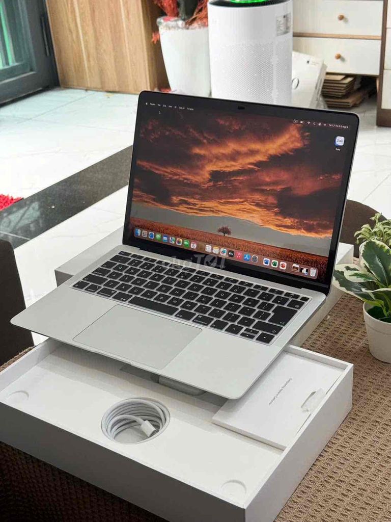 💻Apple MacBook Air 2020 i5 8GB/256GB. Mua bán Laptop tại Quận Bình Tân Tp Hồ Chí Minh được đăng bởi POLY STORE APPLE hình 1