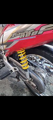 Phuộc xe máy Kim loại Bạc Đã sử dụng