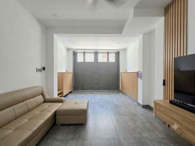 Nhà phố 50 m² · 3 PN · Đường Lạc Long Quân