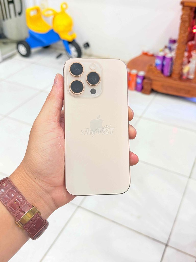 Apple iPhone 16 Pro 128GB Vàng. Mua bán Điện thoại tại Thành phố Đồng Xoài Bình Phước được đăng bởi Hoàng  Minh Phụng hình 1