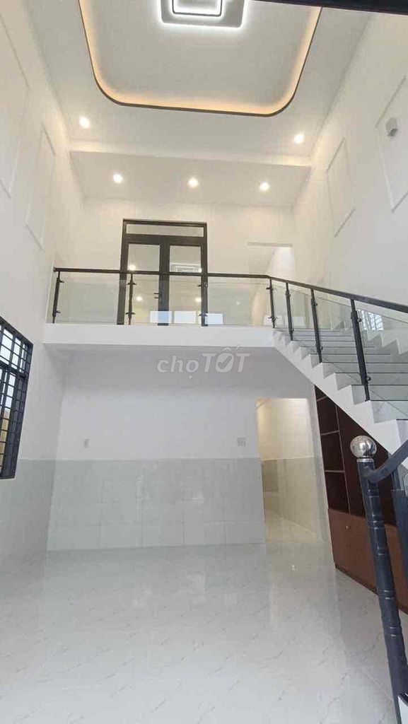 căn nhà mới xây, đầy đủ nội thất