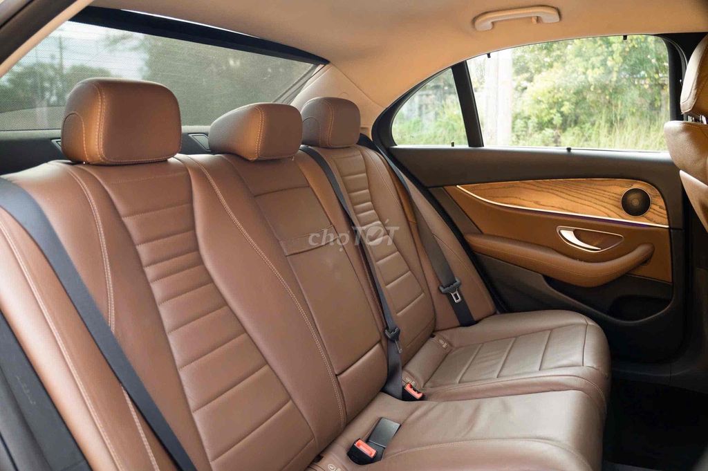 Mercedes E200 Model 2017 - Trắng Nâu - Chất xe zin. Mua bán Ô tô tại Quận 7 Tp Hồ Chí Minh được đăng bởi Thật Nguyễn LongAnh Auto hình 6