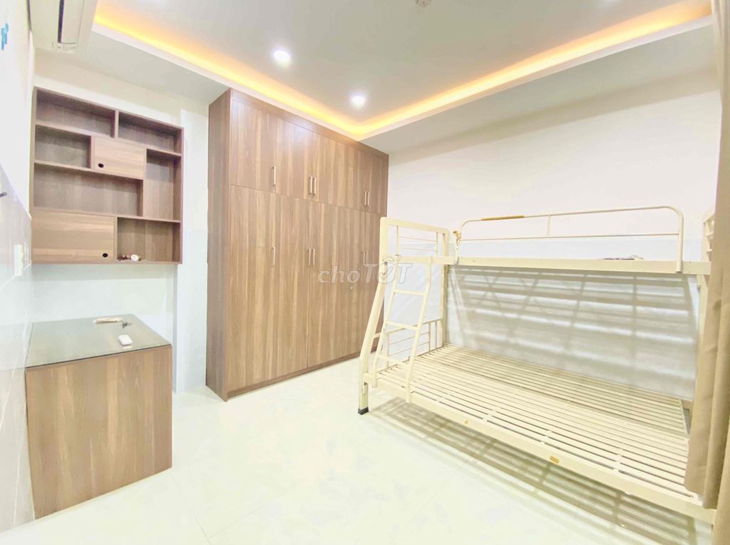 (Mới 100%) Phòng đẹp tách bếp 20m2 như hình, nội thất gỗ cao cấp !