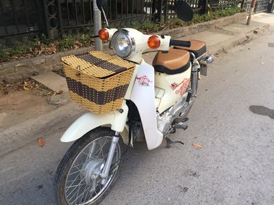Honda Cub 50cc màu trắng đời 2018 biển HN