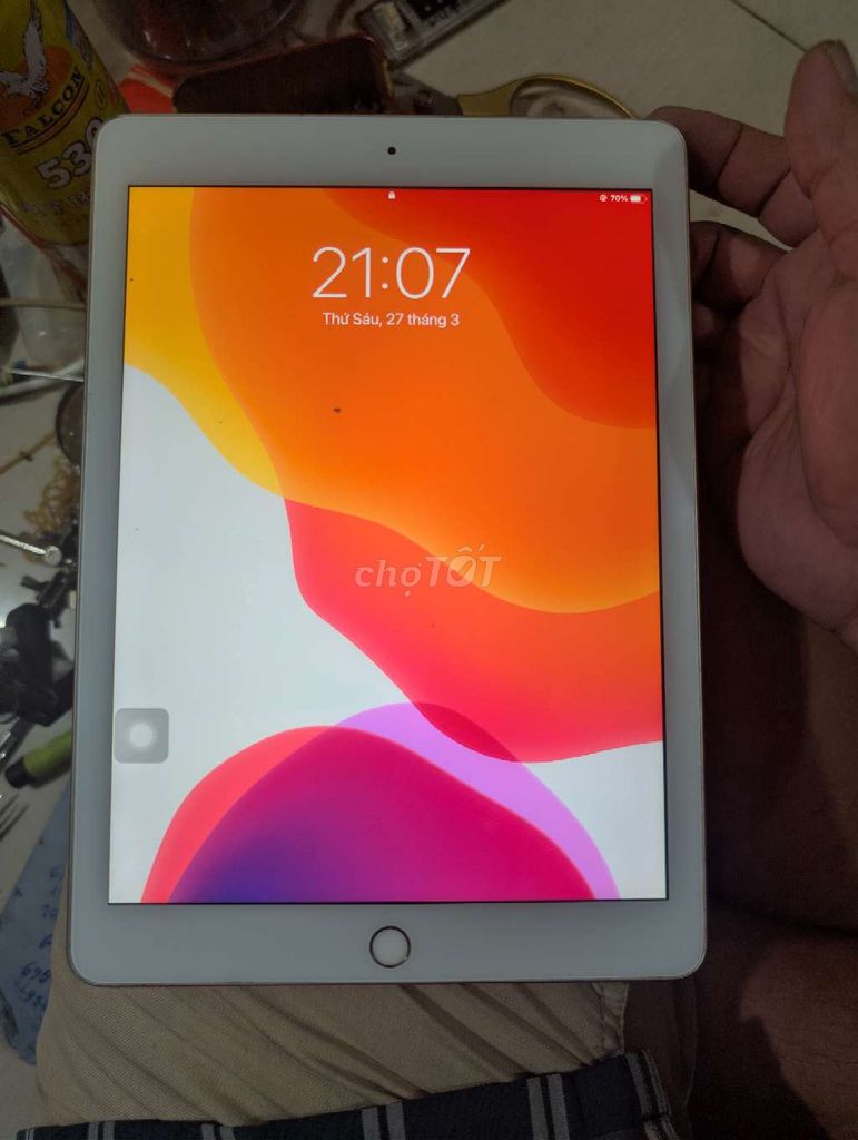 Apple iPad Gen 5 32GB Wifi Vàng. Mua bán Máy tính bảng tại Thành phố Dĩ An Bình Dương được đăng bởi Huỳnh Văn Minh  hình 1