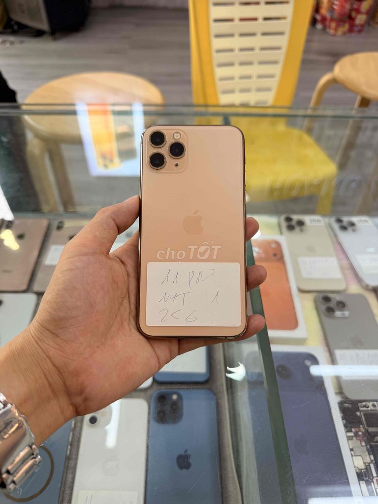 Apple iPhone 11 Pro 256GB Vàng. Mua bán Điện thoại tại Quận Hải Châu Đà Nẵng được đăng bởi Hoàng Táo 273 Nguyễn Hoàng Đà Nẵng hình 1