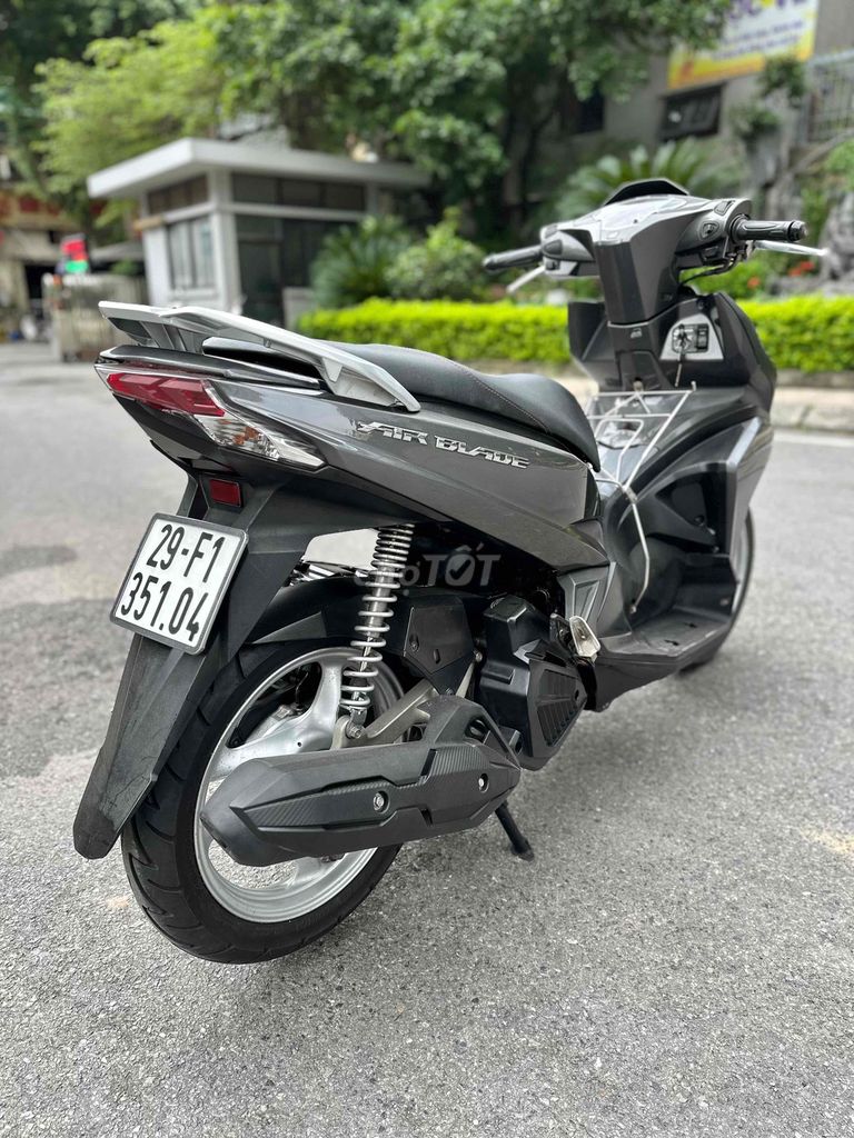 Honda Airblade 2016!! 125cc chạy lướt / mới. Mua bán Xe máy tại Quận Hoàng Mai Hà Nội được đăng bởi Xe Máy Quân Oanh  hình 4