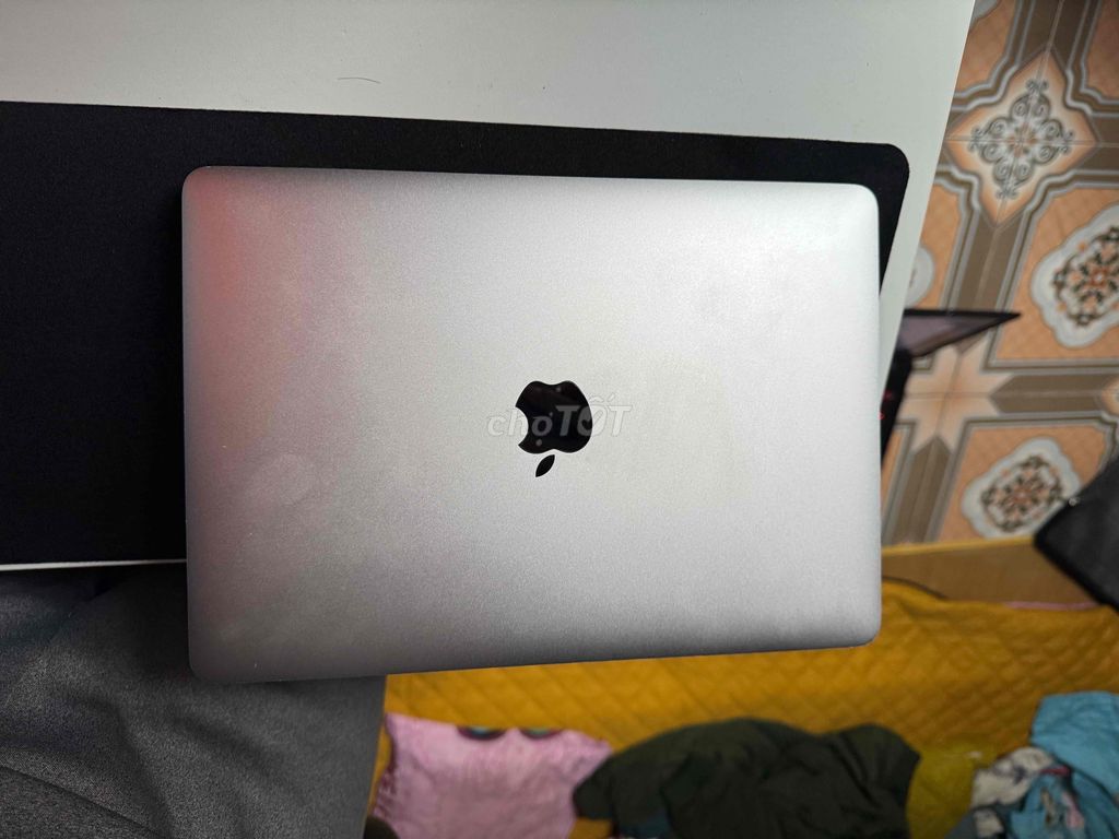 Cuối năm thanh lý con macbook mỏng đẹp