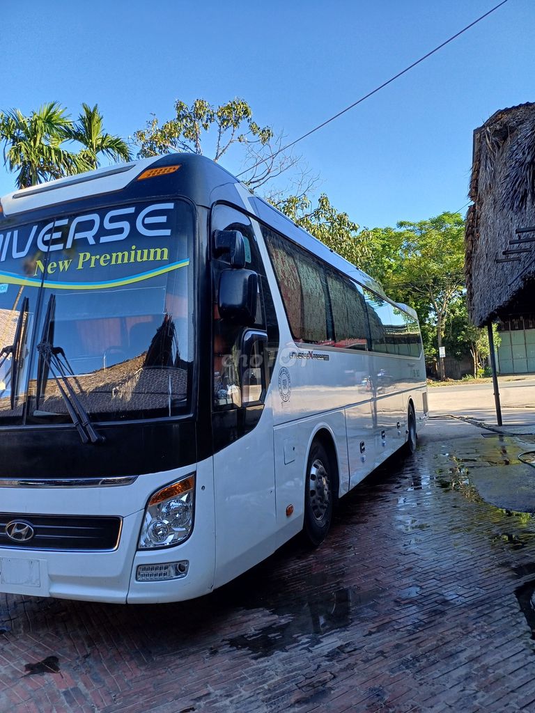 Bán xe UNIVERSE 47 chỗ đời 2016 màu trắng. Mua bán Ô tô tại Huyện Chương Mỹ Hà Nội được đăng bởi Hữu Dũng hình 1