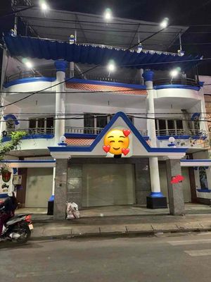 Аренда · 11 комн. · 300 м² · Quận 8, ул. Đường Bùi Minh Trực