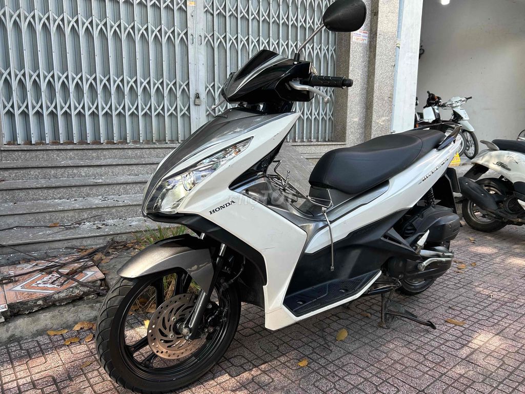 Honda AB 125fi động cơ ESP zin êm chính chủ. Mua bán Xe máy tại Thành phố Mỹ Tho Tiền Giang được đăng bởi Trân Phong hình 2