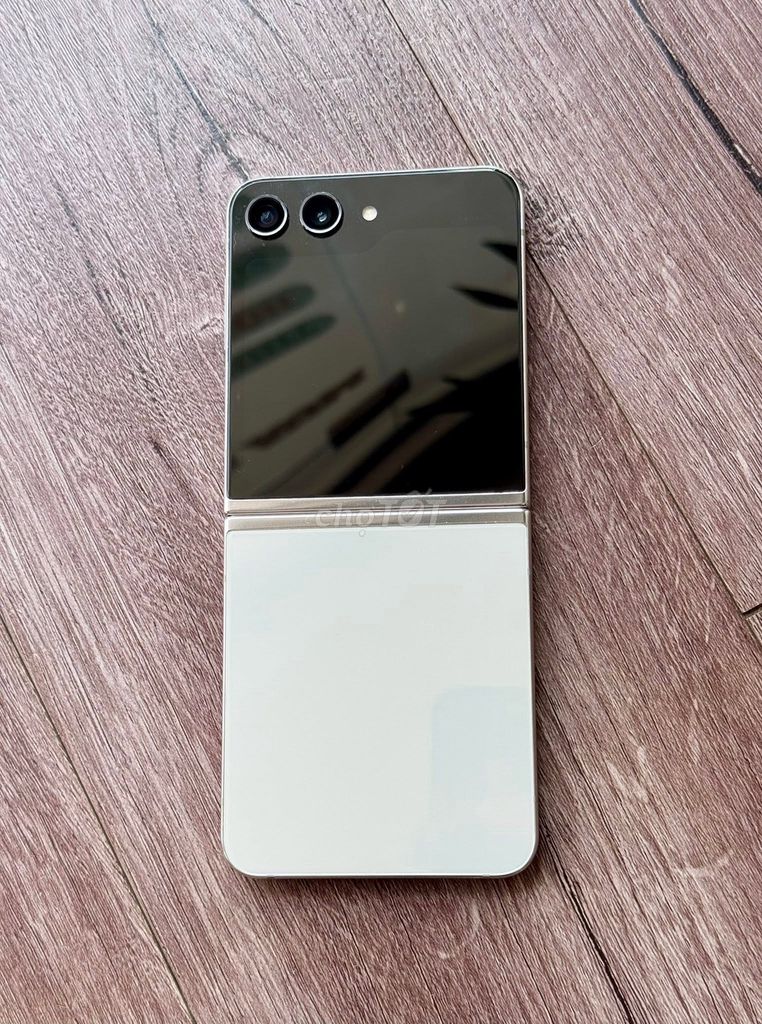 Samsung Z Flip 5 256GB Trắng. Mua bán Điện thoại tại Quận Ninh Kiều Cần Thơ được đăng bởi Hồ Quốc Thái hình 1