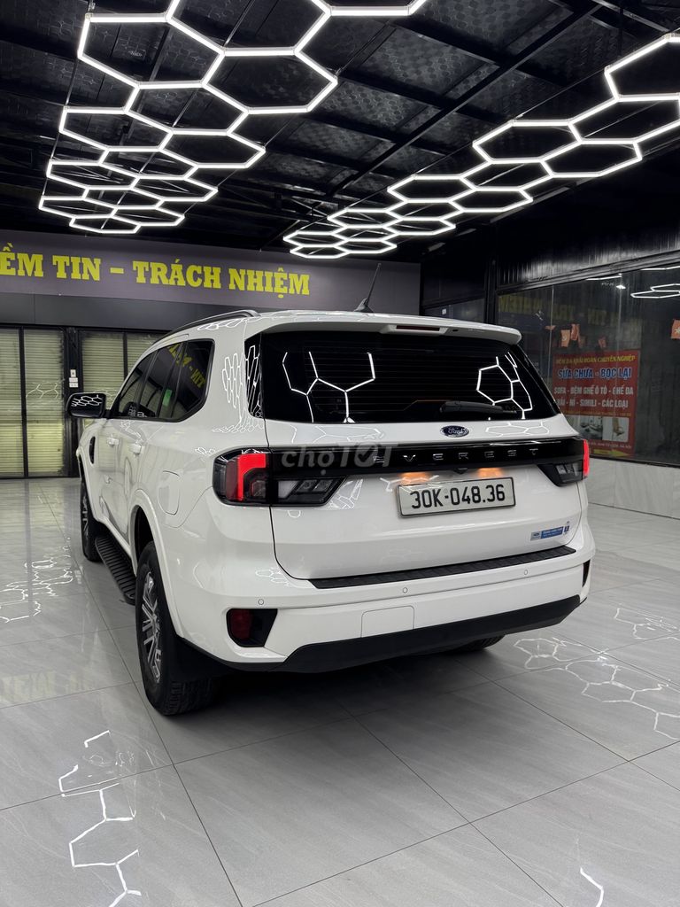 FORD EVEREST 4X2 MÁY DẦU STĐ SX 2022 PHOM MỚI
