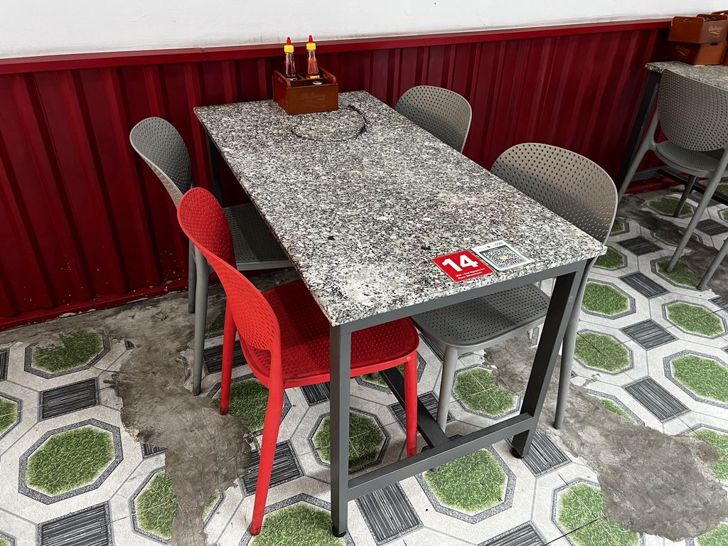 Bàn ăn Mặt đá chân sắt Xám 60x100 cm. Mua bán Bàn ghế tại Quận Tân Phú Tp Hồ Chí Minh được đăng bởi Mai Bảo Giang hình 1