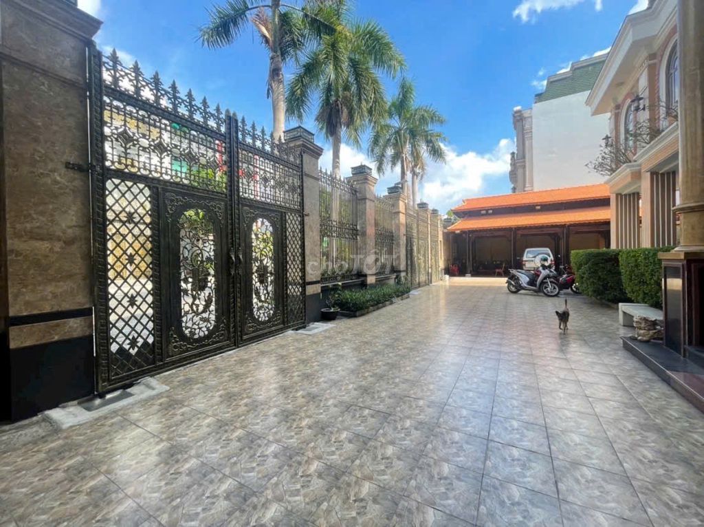 Biệt thự khu Tên Lửa, MT đường Số 32, DT 30 x 25m, hầm + 2 lầu, 105 tỷ. Mua bán nhà ở tại Quận Bình Tân Tp Hồ Chí Minh được đăng bởi Tín Hưng hình 2