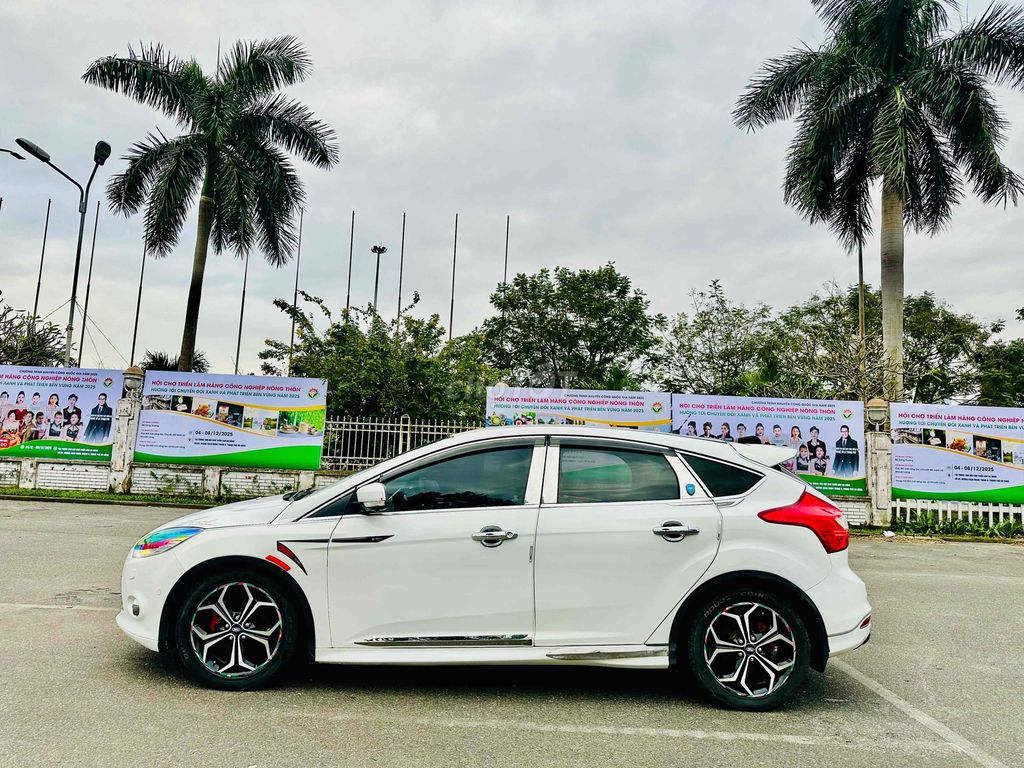 Ford Focus S Hatchback 2014 Trắng 126903 km. Mua bán Ô tô tại Quận Cẩm Lệ Đà Nẵng được đăng bởi Chị Hà hình 19