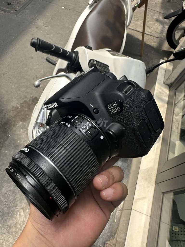 Máy ảnh Canon 700D . Kèm lens kit 18 55 stm
